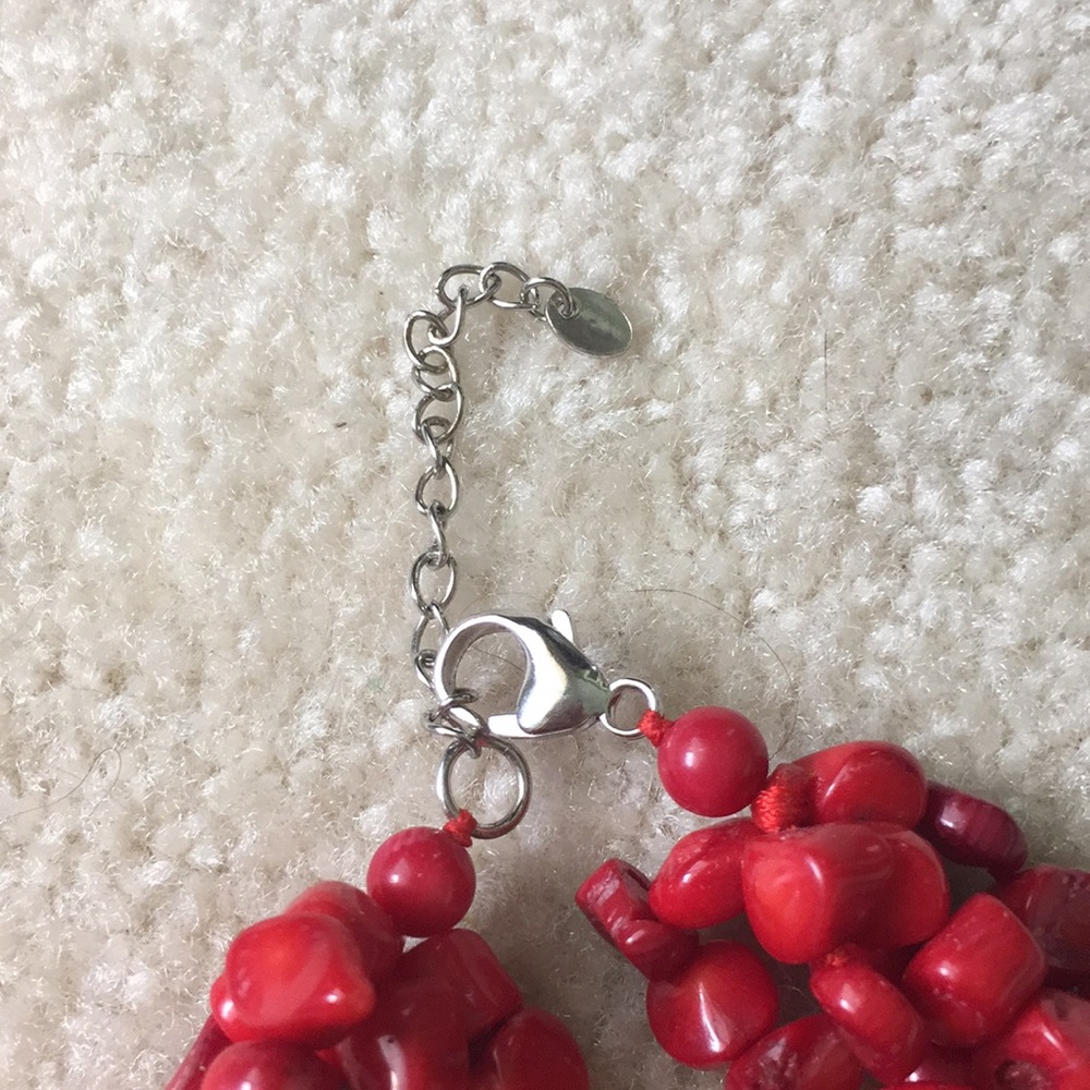 Red stone necklace. - Picture 3 of 3